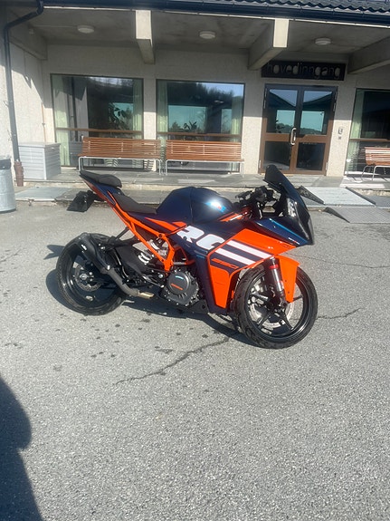 KTM RC 390 4 of 5