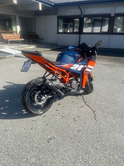 KTM RC 390 3 of 5