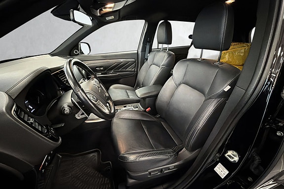 Stilrent interiør  ,skinnseter med Elektrisk justering