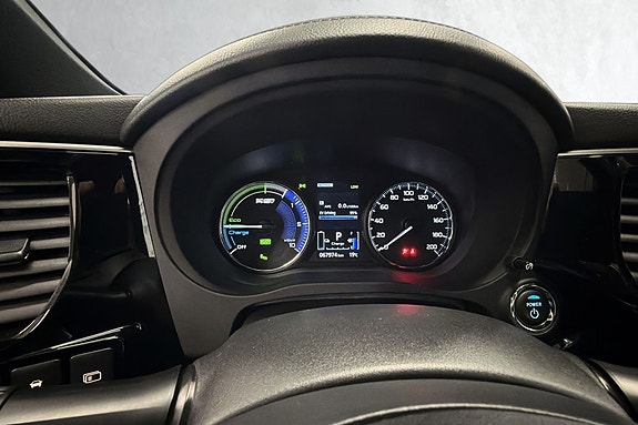 Digital instrumentering med energimonitor og adaptiv cruisekontroll.
