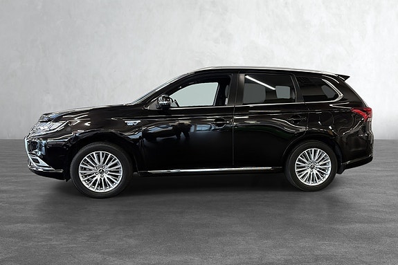 Elegant sideprofil  og sporty lettmetallhjul.