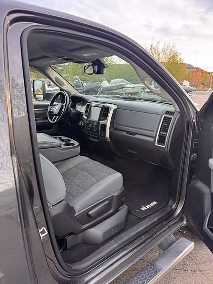 Dodge RAM 1500 4 of 5