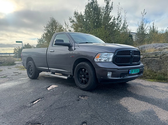 Dodge RAM 1500 2 of 5