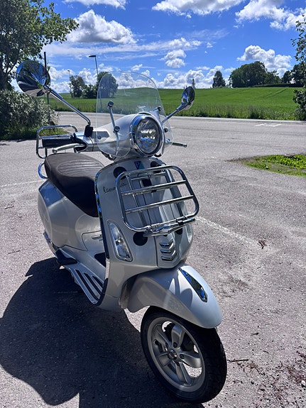 Vespa Primavera 50 2 of 10