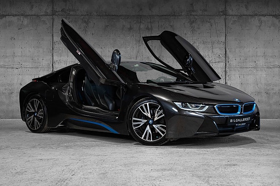 BMW i8 2 of 5