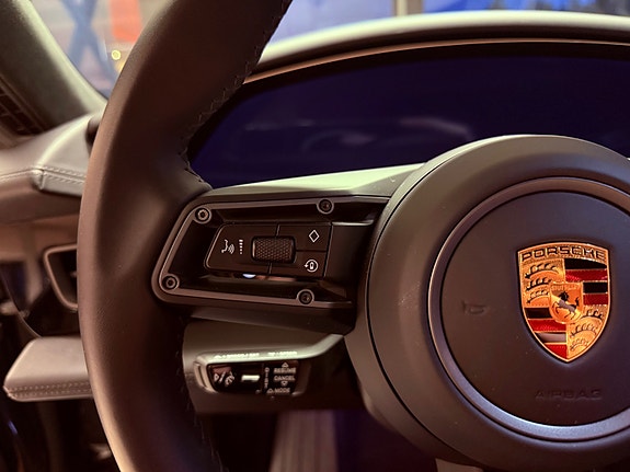 Porsche Taycan Cross Turismo 24 of 30