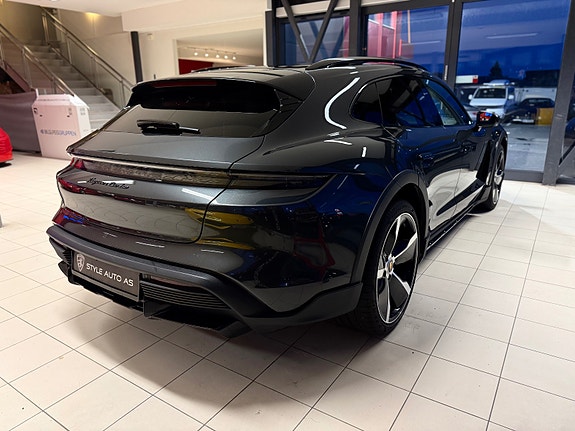 Porsche Taycan Cross Turismo 6 of 30