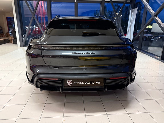 Porsche Taycan Cross Turismo 4 of 30
