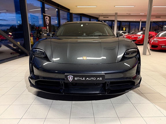 Porsche Taycan Cross Turismo 3 of 30