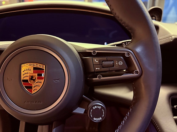 Porsche Taycan Cross Turismo 25 of 30