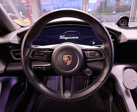 Porsche Taycan Cross Turismo 23 of 30