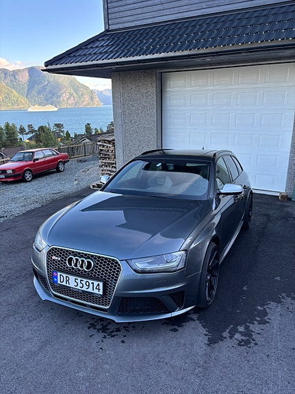 Audi RS4 4 of 5