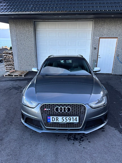 Audi RS4 3 of 5