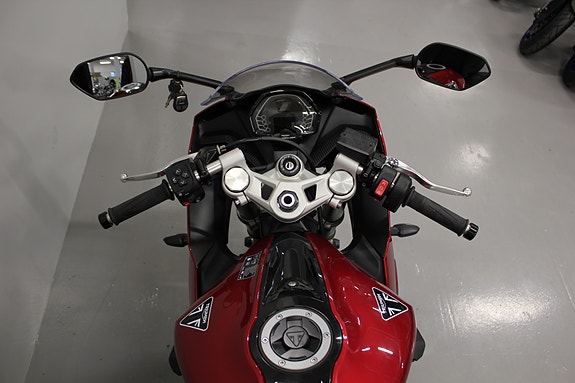 Triumph Daytona 660 11 of 15