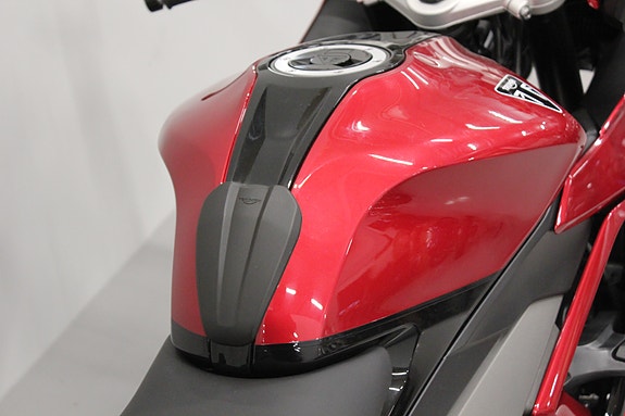Triumph Daytona 660 7 of 15