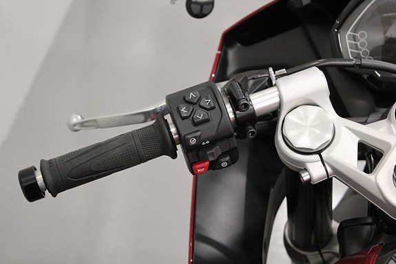 Triumph Daytona 660 12 of 15