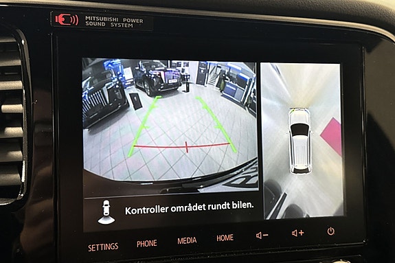 360-graders ryggekamera gir oversikt og trygg parkering i alle vinkler.