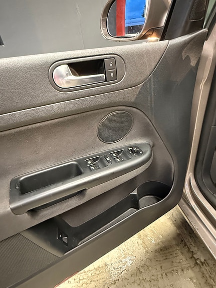 Volkswagen Golf Plus 13 of 30