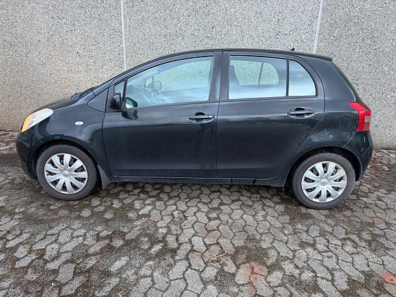 Toyota Yaris 16 of 30
