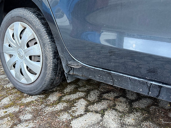 Toyota Yaris 10 of 30