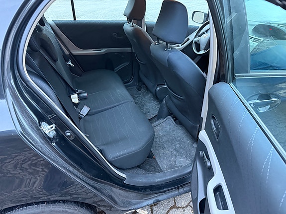 Toyota Yaris 29 of 30