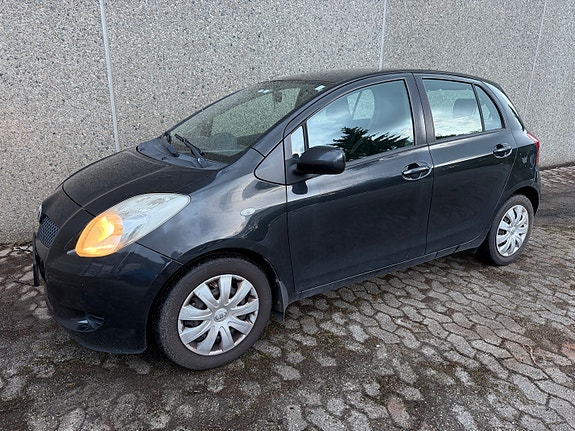 Toyota Yaris 17 of 30