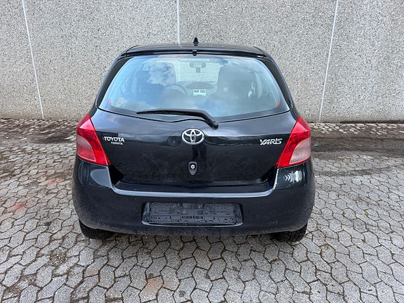 Toyota Yaris 14 of 30