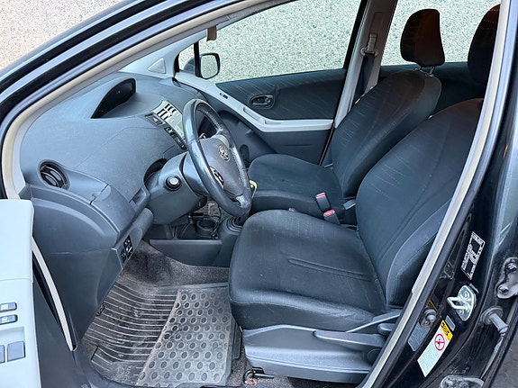 Toyota Yaris 20 of 30