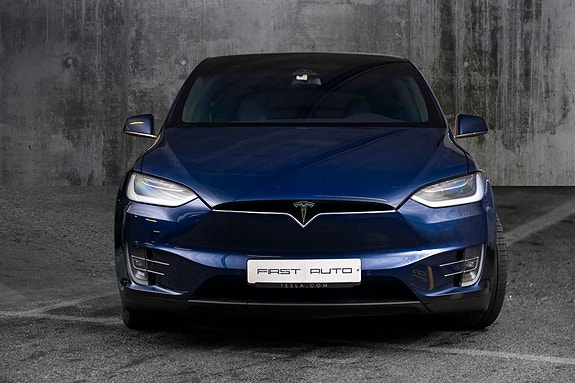 Tesla Model X 4 of 5
