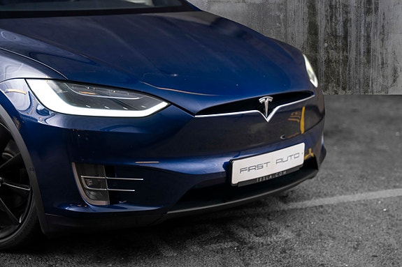 Tesla Model X 2 of 5