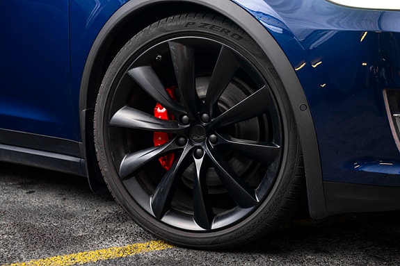 Tesla Model X 3 of 5