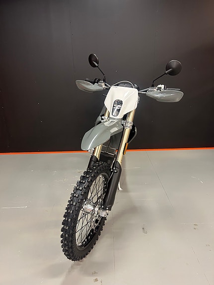 Stark Varg EX 60 hp 3 of 5