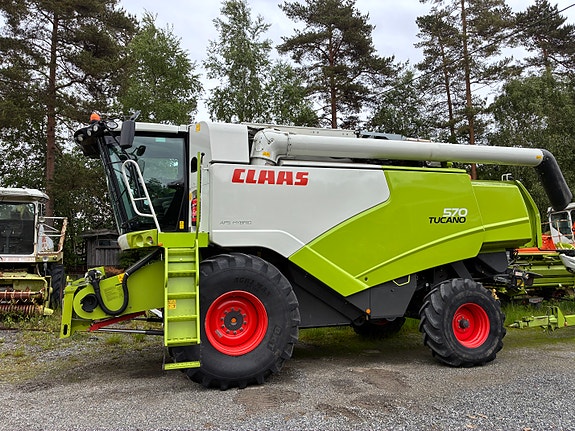 CLAAS Tucano 570 2 of 4