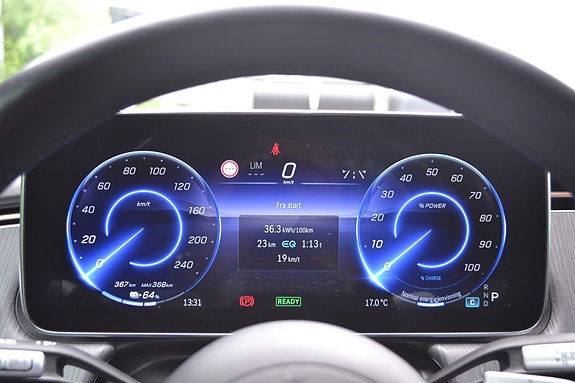 Mercedes-Benz EQS450 27 of 30