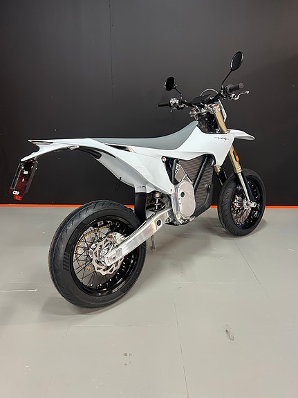 Stark Varg SM 60 hp 4 of 5