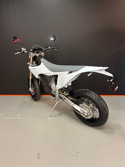 Stark Varg SM 60 hp 6 of 7