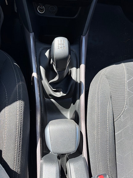 Peugeot 2008 28 of 30
