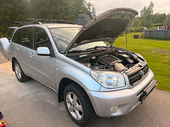 Toyota RAV4 4 of 5