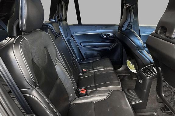Volvo XC90 15 of 28