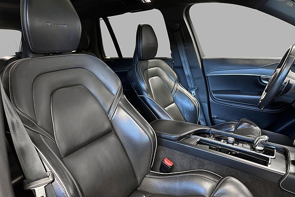 Volvo XC90 14 of 28