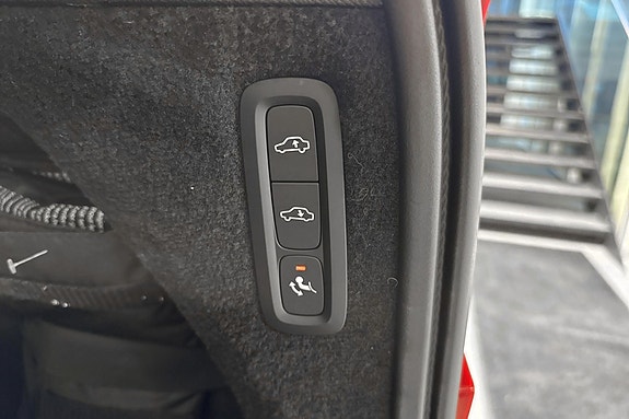 Volvo XC90 18 of 28