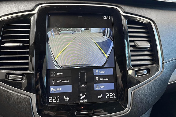 Volvo XC90 26 of 28