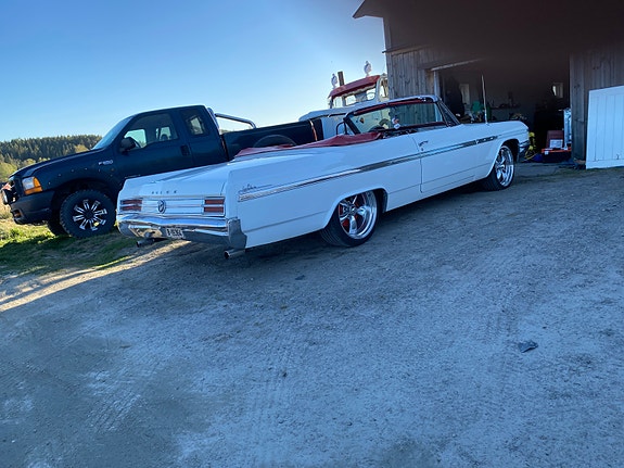 Buick Le Sabre 8 of 17
