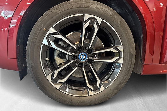 BMW iX2 5 of 17