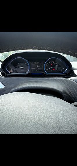 Peugeot 2008 16 of 19