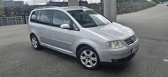 Volkswagen Touran 3 of 5