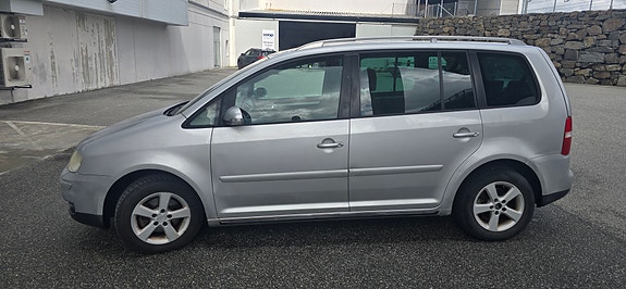 Volkswagen Touran 5 of 5