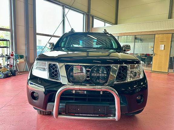 Nissan Navara 2 of 5