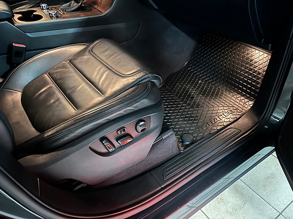 Volkswagen Touareg 27 of 30