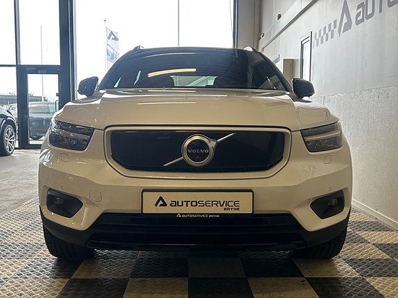 Volvo XC40 5 of 5